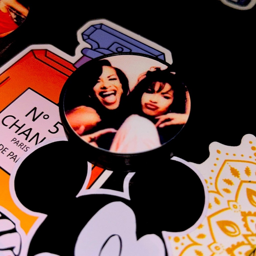 Selena & Aaliyah phone grip